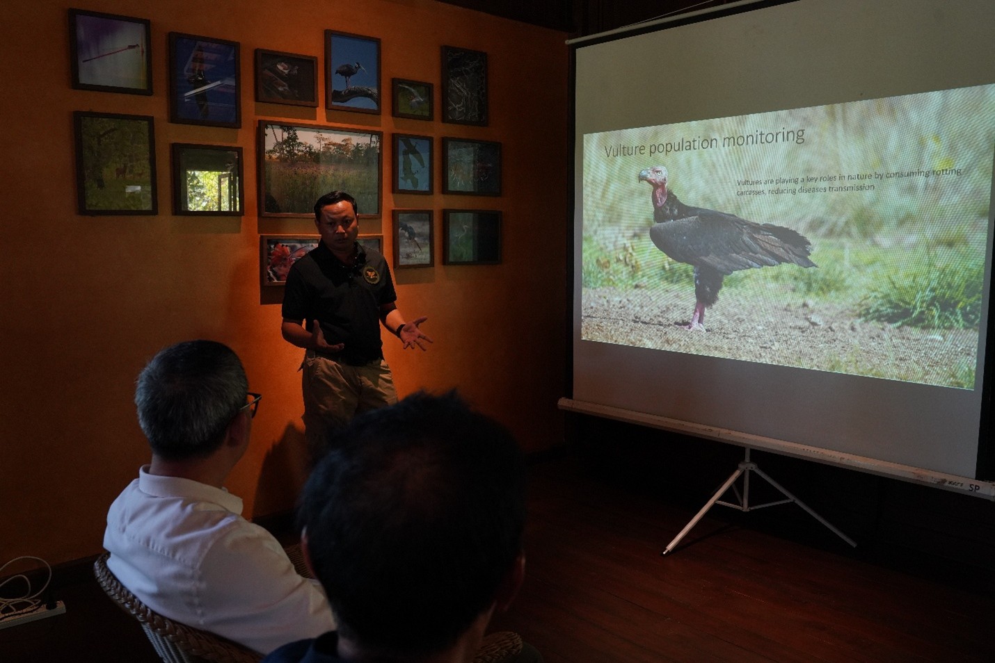 Eang Samnang, a ranger at the sanctuary, explains how the protection of vultures has become a key biodiversity conservation effort because of the birds’ role in maintaining ecosystem health. Hong Raksmey 