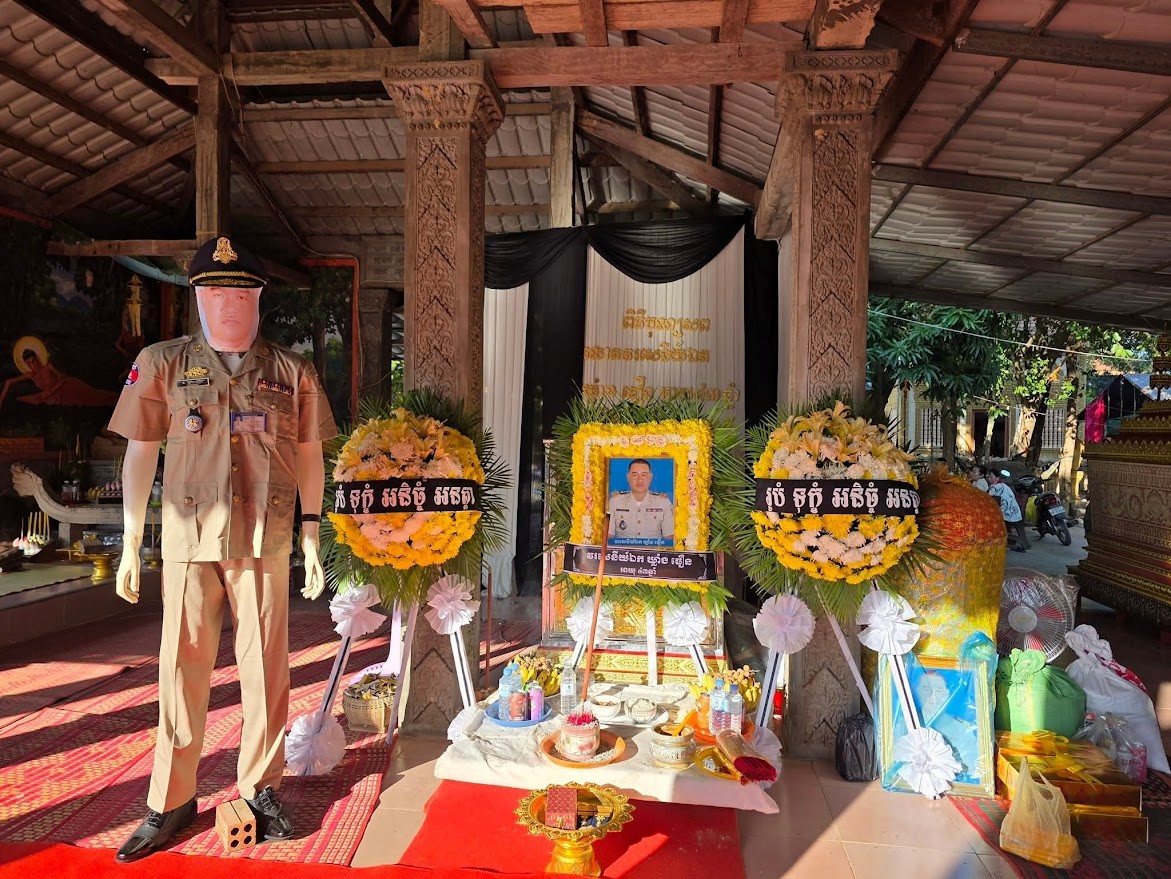 The funeral of police officer Khlang Thoeun, killed by Thai shelling, was held at a displacement camp in Siem Reap province. DC-Cam