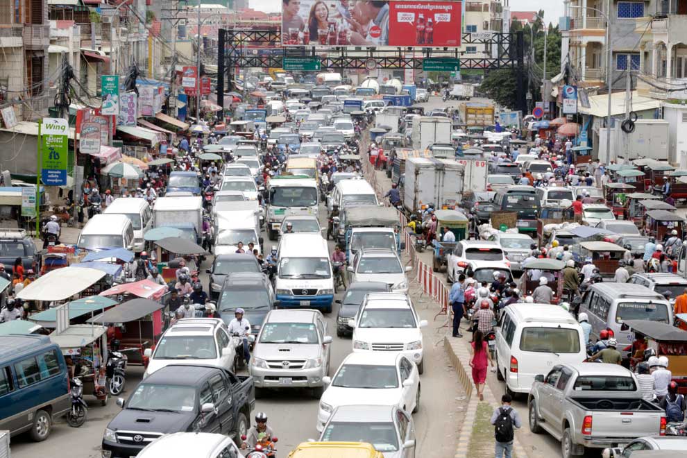 Insurance sector growth up slightly amid global slump