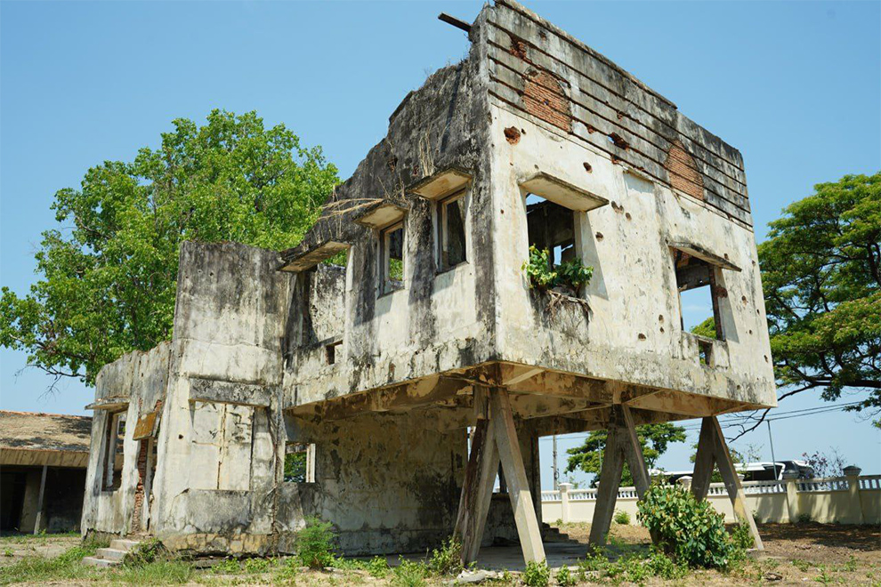 Initial improvements have already been made around the site to attract visitors, including the construction of walkways, landscaping with flowerbeds and the installation of lighting. Hong Raksmey