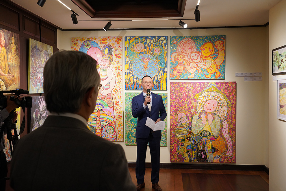 Marc Emmanuel, chief executive officer of Sofitel Phnom Penh Phokeethra, delivers his remarks at the “Ekarieach All Stars” exhibition. Hong Raksmey