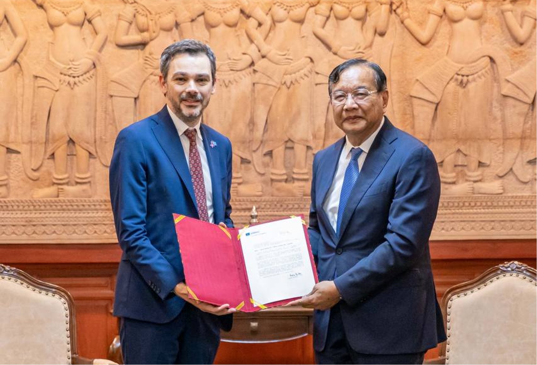 Newly appointed UNESCO representative to Cambodia Flavio Bonetti presented his accreditations to foreign minister Prak Sokhonn on January 21. Foreign ministry