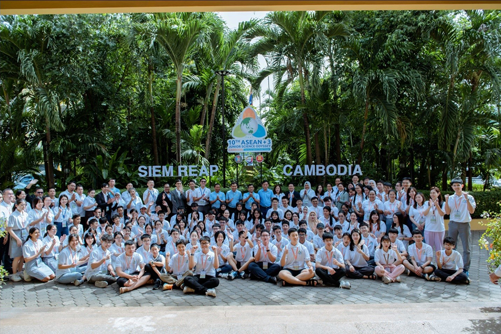 Region's top young scientists tackle climate change at Siem Reap event