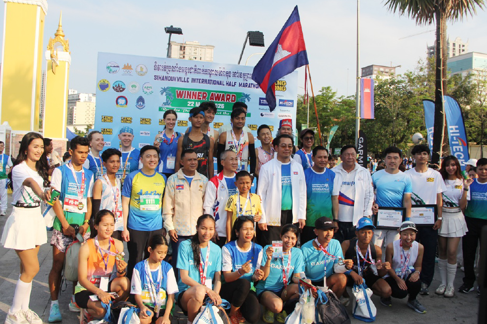 Some of the winners of the 11th International Half Marathon pose with officials and sponsors during the closing ceremony. Chhorn Norn