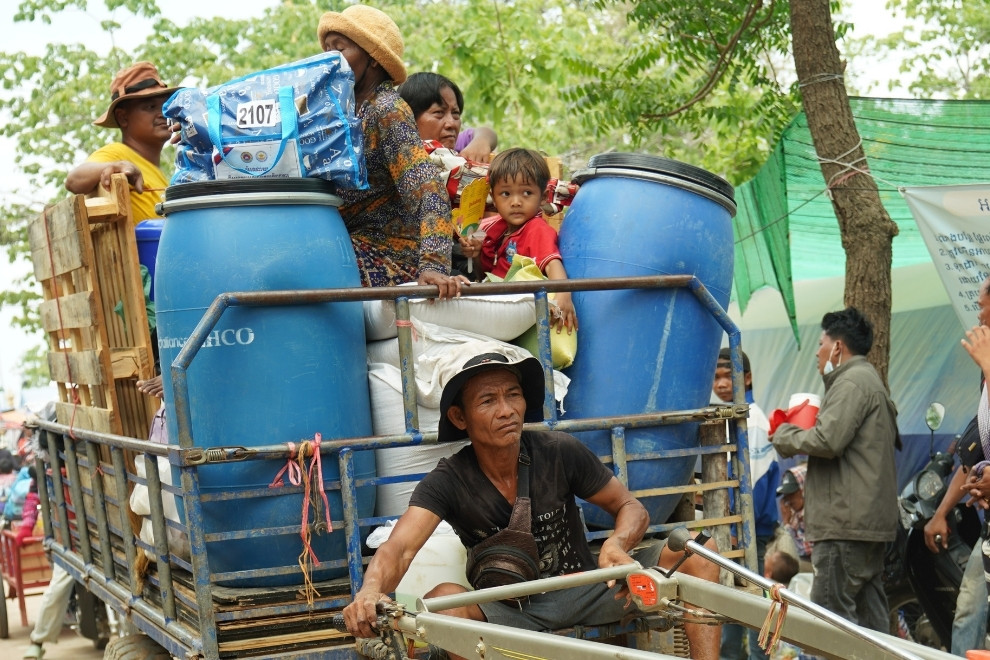 Although the temporary shelters are spacious and comfortable, the displaced people long to return to their homes and villages, which are currently under Thai control. Hong Raksmey