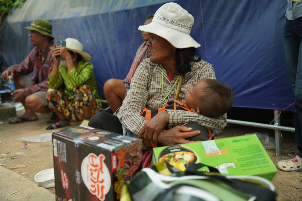 Approximately 300 temporary houses have been built, and the plan is to complete the construction of 3,000 houses before the upcoming traditional national New Year. Hong Raksmey