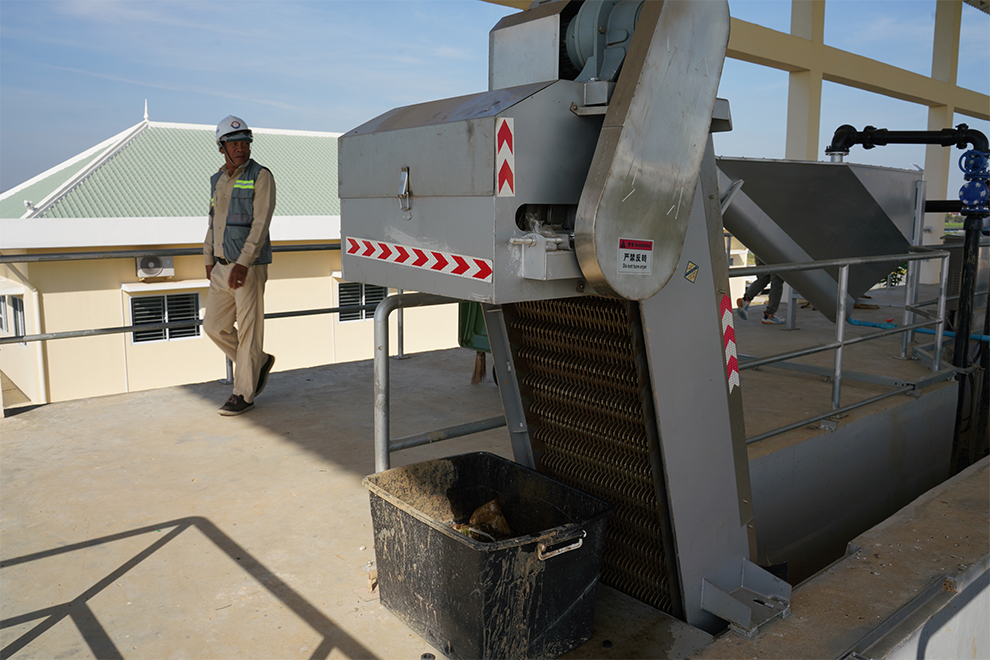 This machine works is part of the advanced new technology employed by the plant. Hong Raksmey