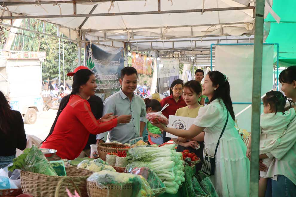 Food safety challenge draws crowds at RUA fair