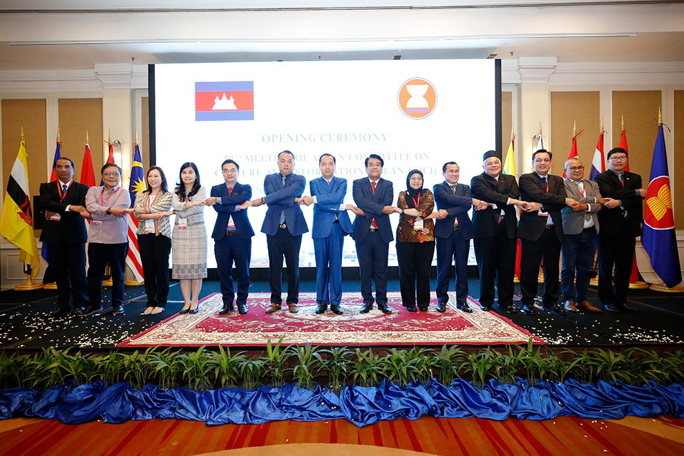 Information Minister urges action against fake news and AI challenges