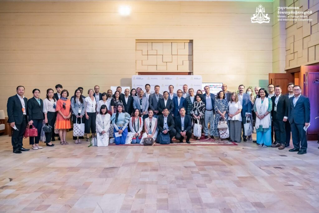 Foreign diplomats on 2nd study visit to explore opportunities in Cambodia