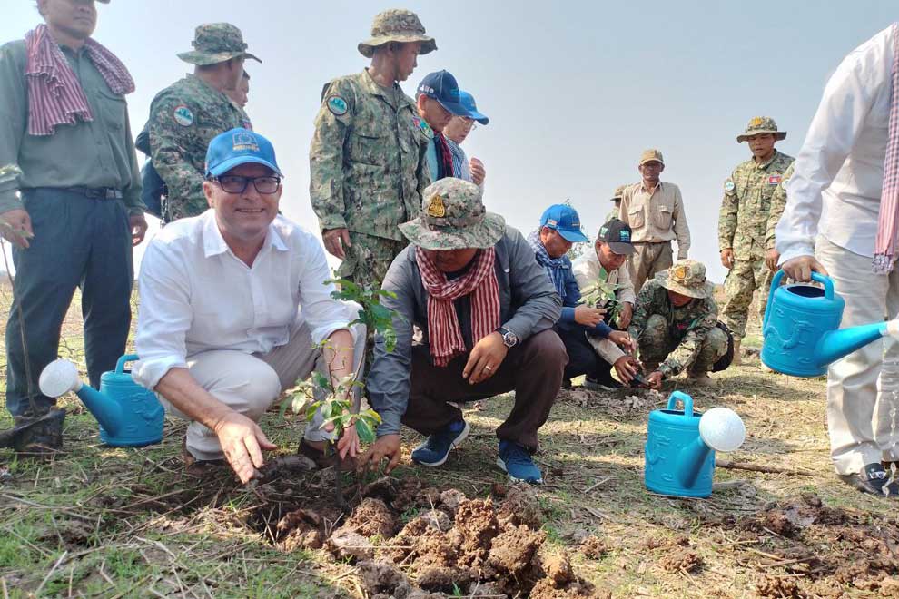 EU delegation inspect Tonle Sap biodiversity in Siem Reap