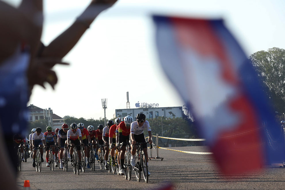 Cycling champs pedal into Kampong Chhnang