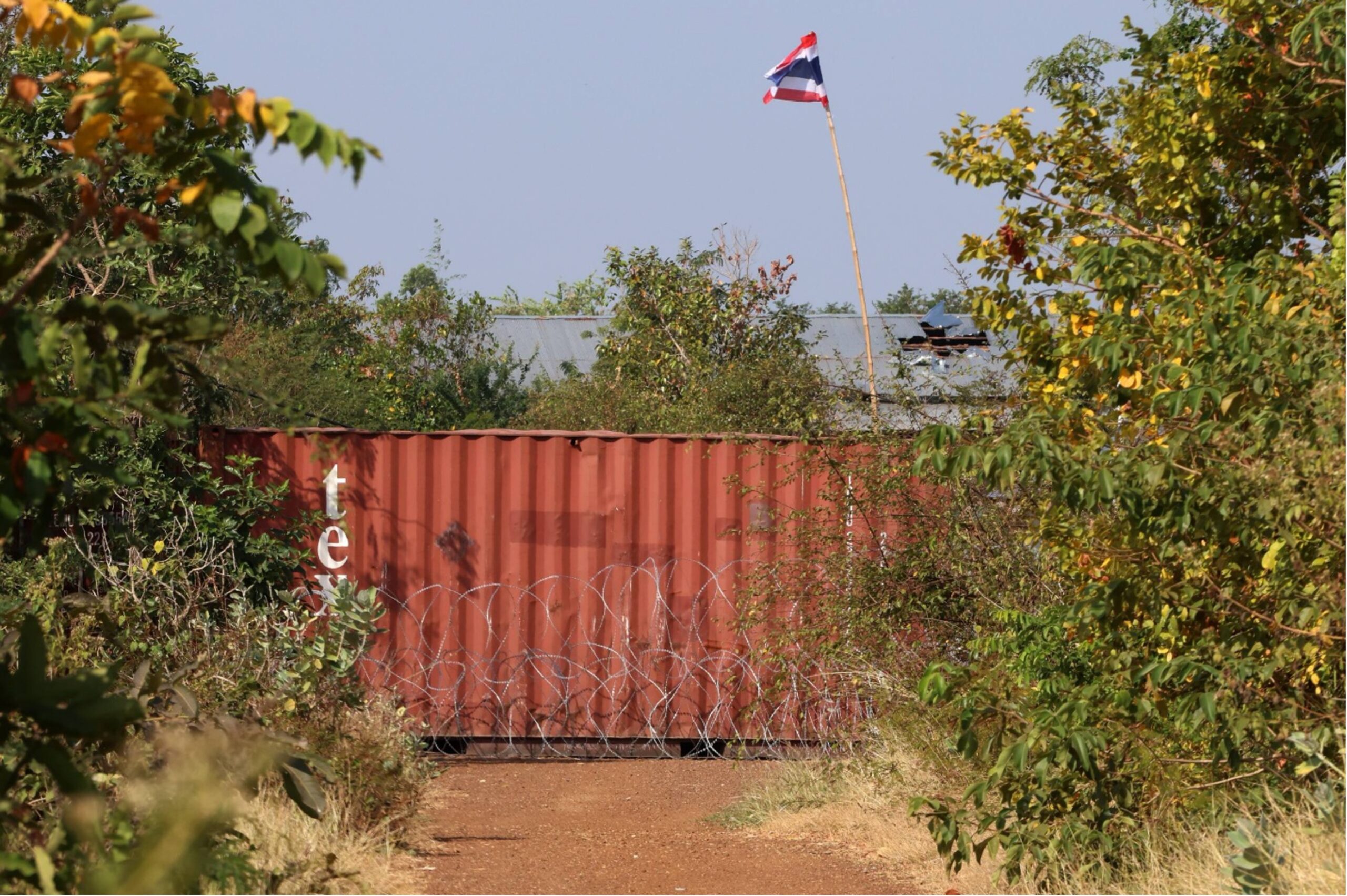 The Thai military continues to erect barbed wire and shipping containers in Cambodian territory, an illegal act under international law. AKP
