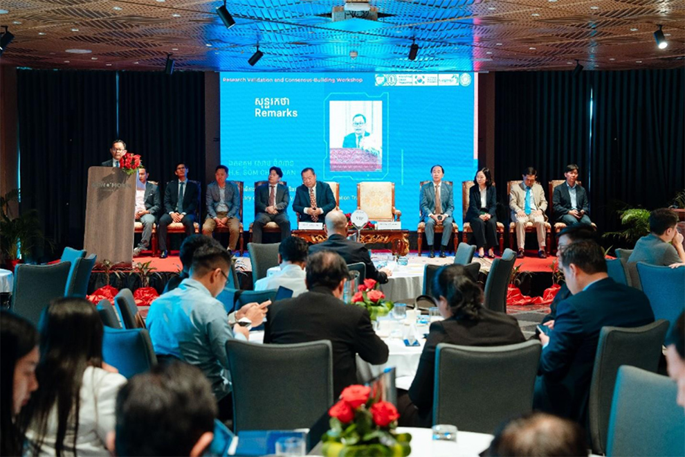His Excellency Som Chamnan, Secretary of State at the Ministry of Labour and Vocational Training addresses a Research Validation and Consensus-Building Workshop on the Global Accelerator for a Just Transition in Cambodia’s Construction Industry. Post staff  