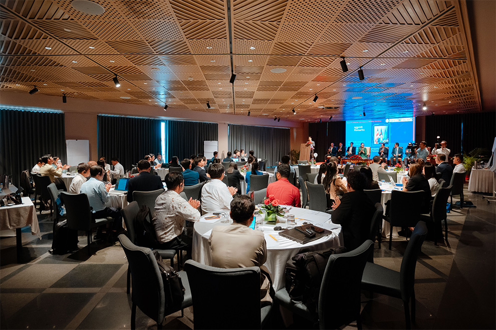 Shin Hochul, Cchief tTechnical Aadvisor of the ILO-Korea Partnership Programme, delivers his remarks on strengthening the capacity of labour dispute prevention and resolution mechanisms in Cambodia. Post Staff  