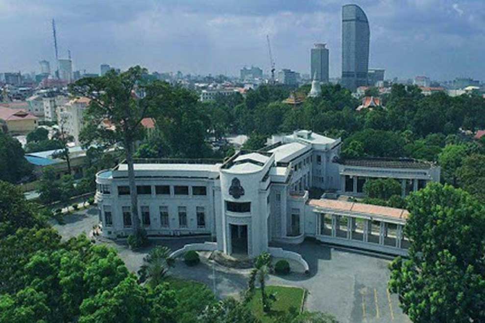 Chinese investors lead with nearly $400 million in July investment