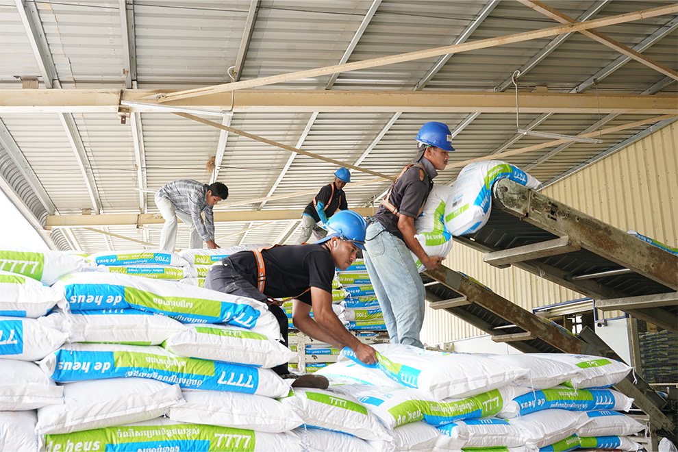 The firm purchases about 18,000 tonnes of raw materials each month, with roughly half sourced locally and the remainder imported. Hong Raksmey