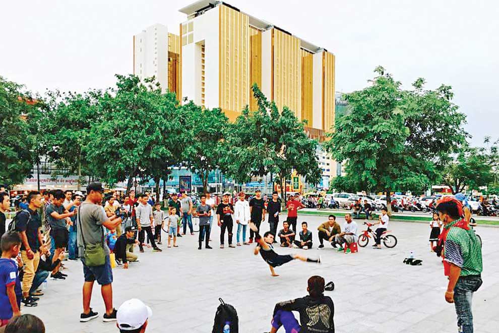 Dance festival offers breakers a shot at Paris