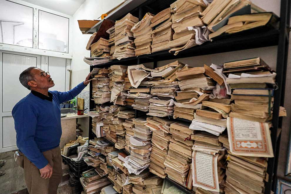 Libyan artisans restore old Korans for Ramadan