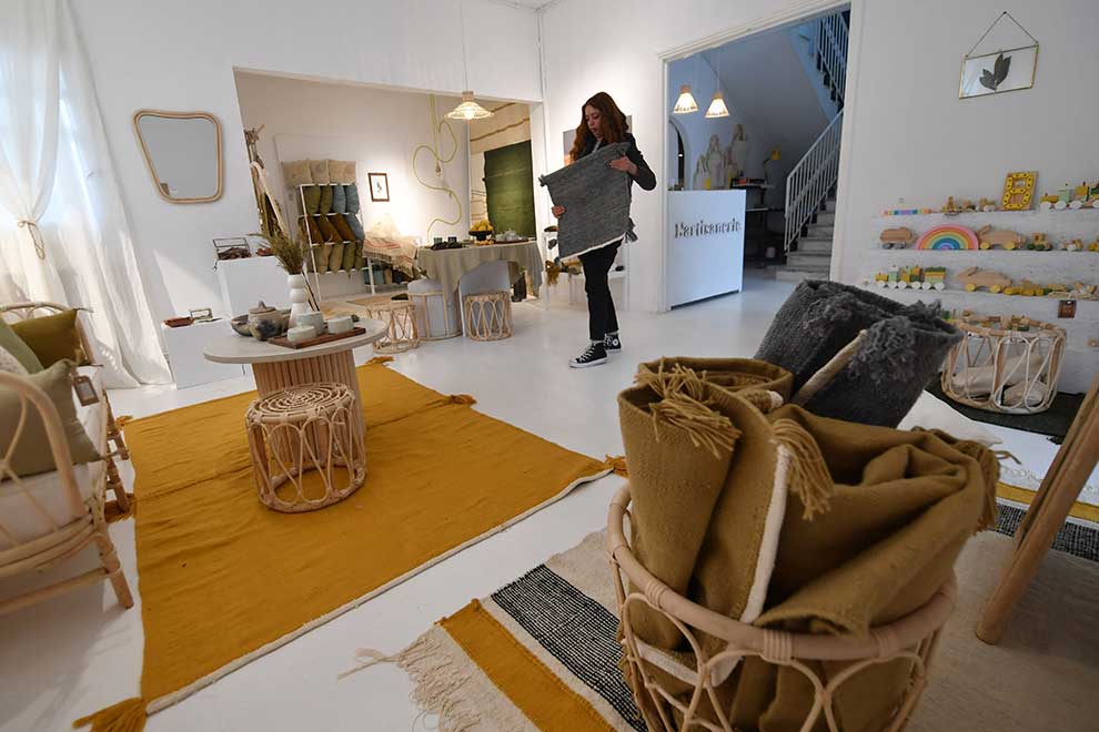 Tunisian weavers turning rags to rugs