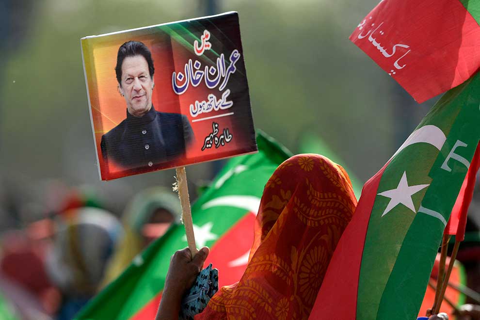 Thousands rally for Pakistani PM Khan ahead of no-confidence vote