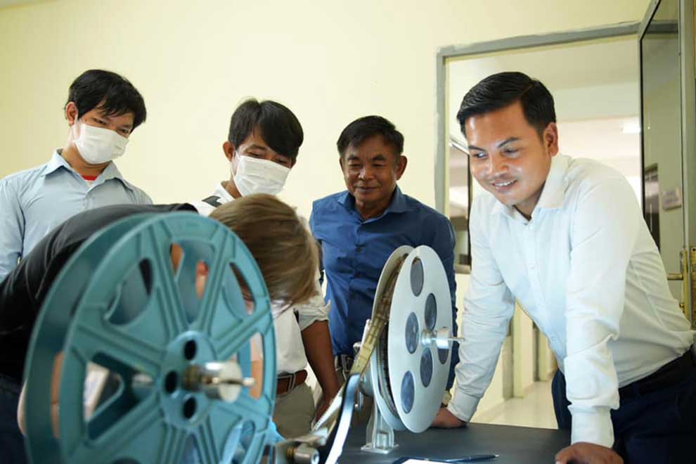 Oz assists ministry with film archive