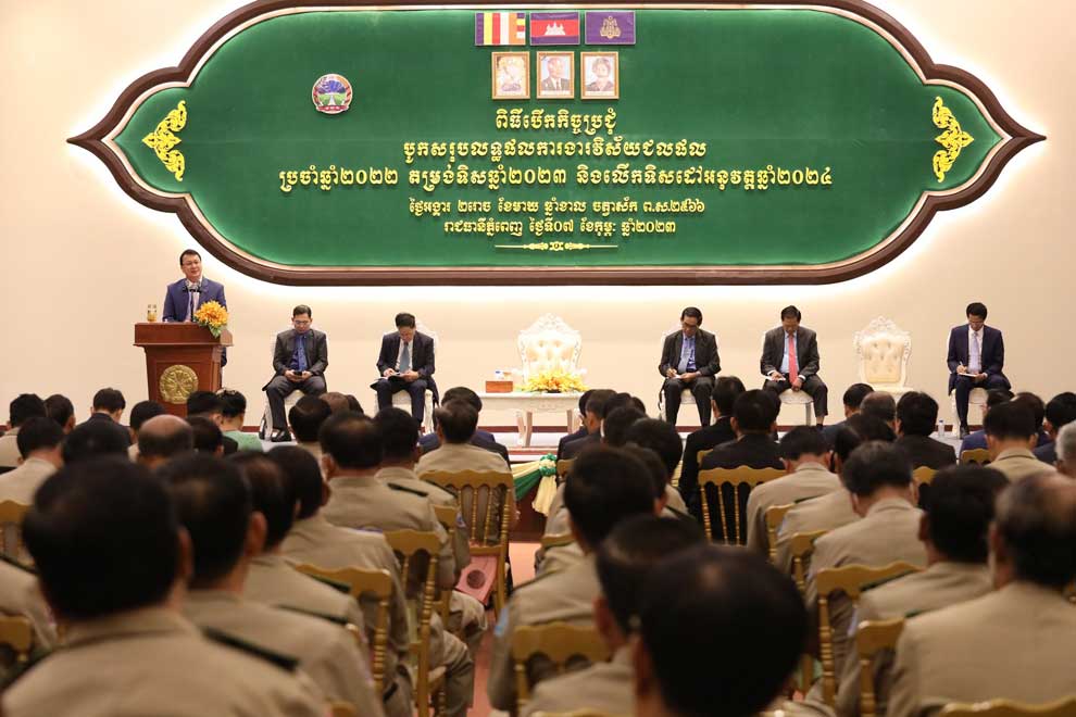 Minister tells fisheries officials to develop aquaculture sector