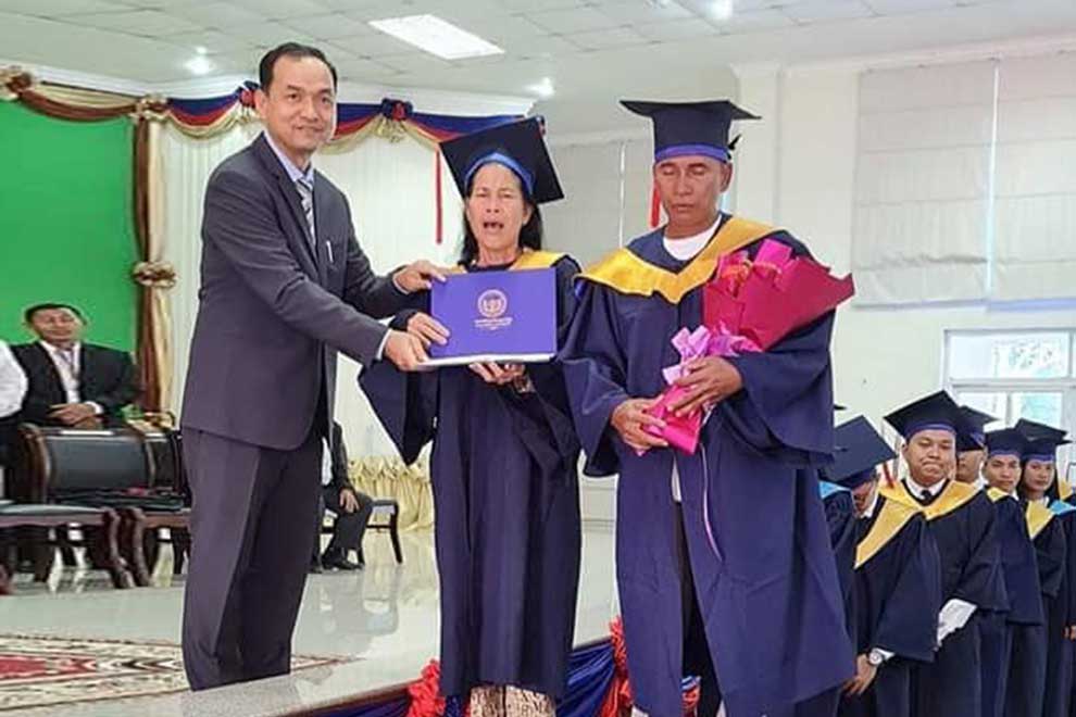 Parent's grief moves crowd at graduation event to tears