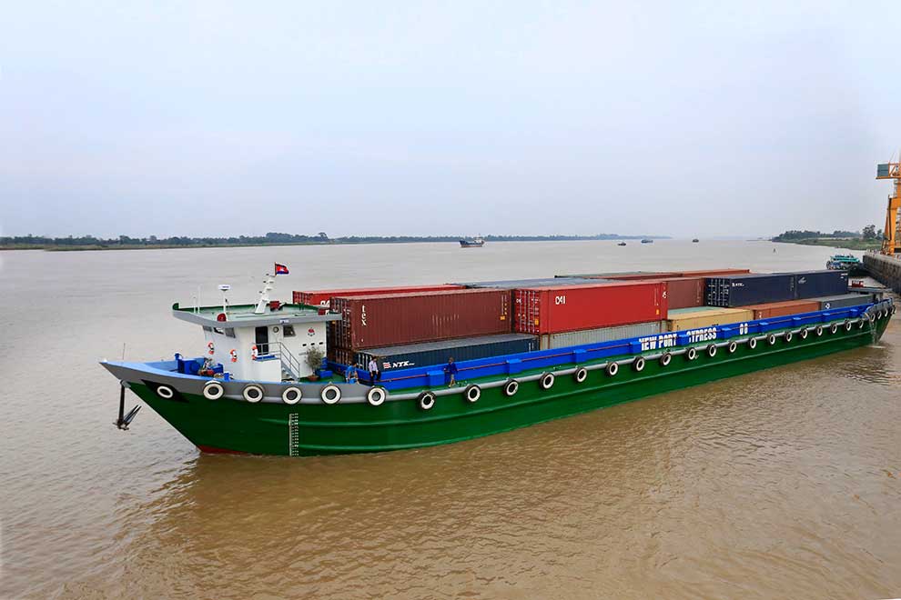 Jan-Aug Japan trade surges 17%