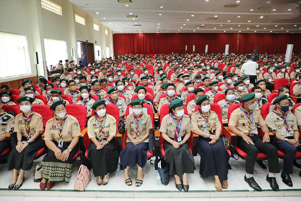 Hun Sen: All schools should start Cambodia Scouts troops