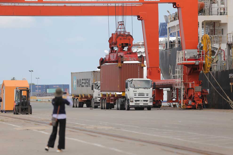 South Korea exports climb 28.2% on record June