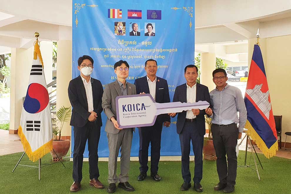 Education ministry gets 7 vehicles as part of $17M in South Korean funding