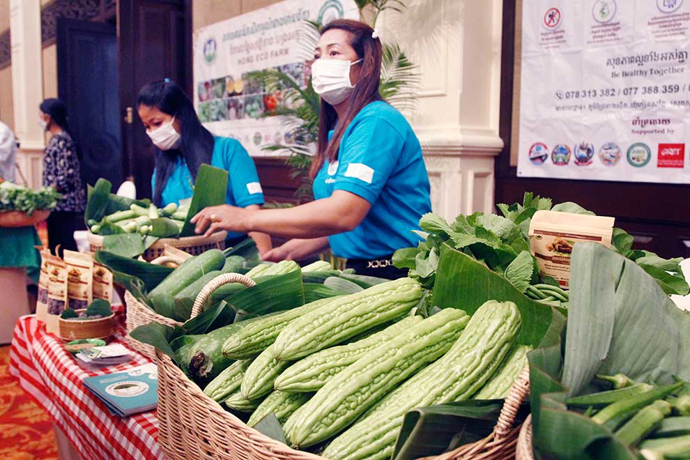 Hun Sen calls for society-wide food safety promotion efforts