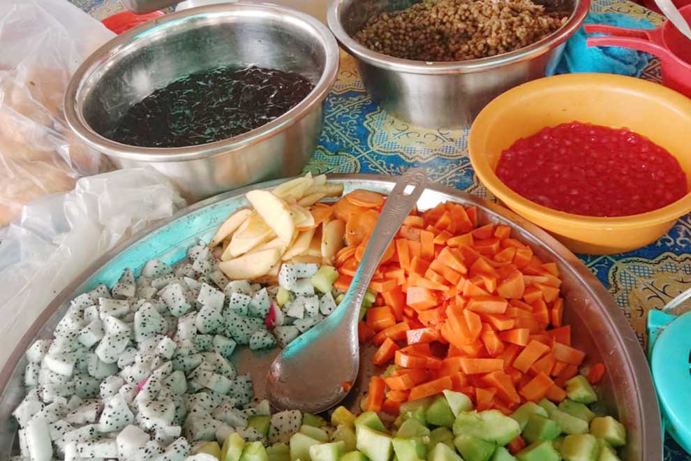 Siem Reap vendor champions healthy habits for students