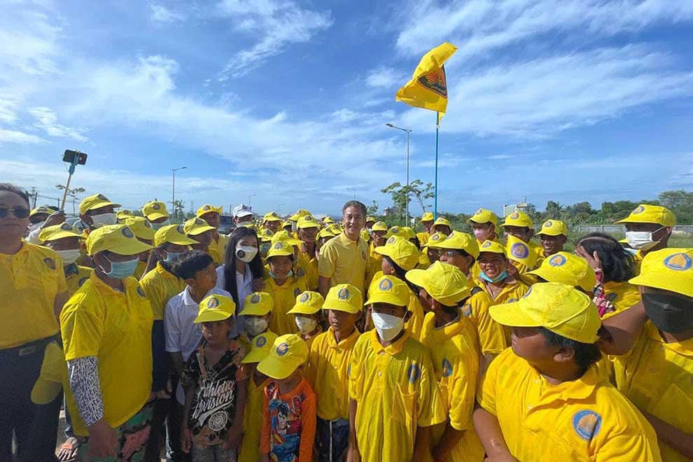 Parties hit the streets