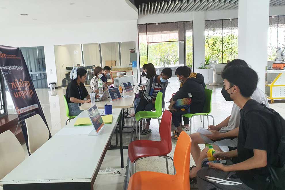 Techo Sen Institute offers digital scholarships