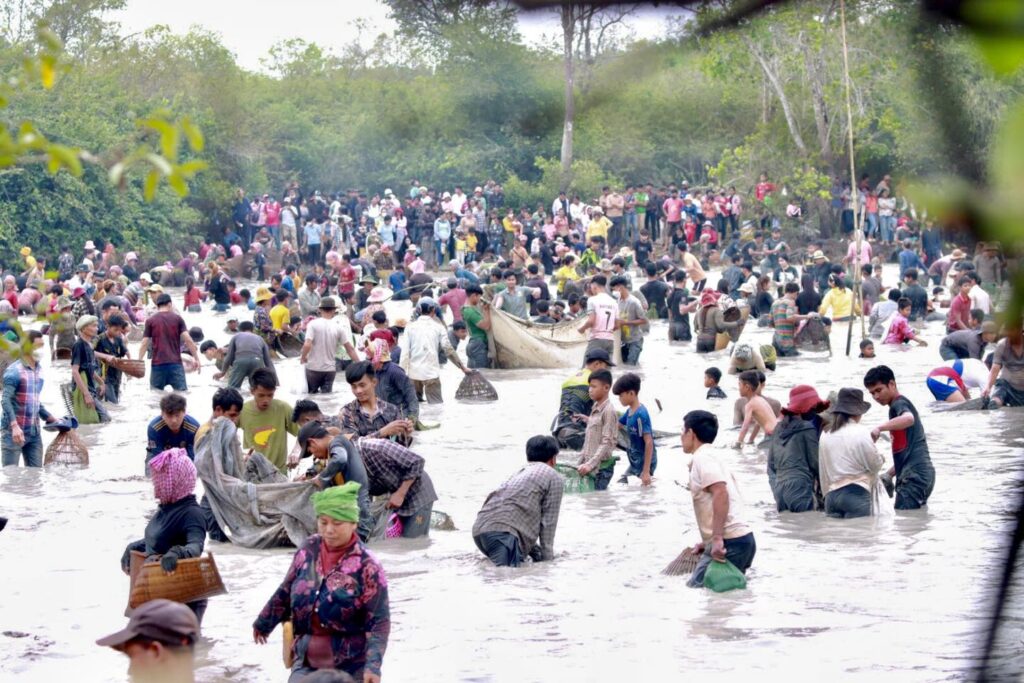 Huge crowd gathers for Tbong Khmum fish ceremony