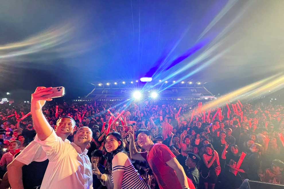 Many reflects on peace at New Year event