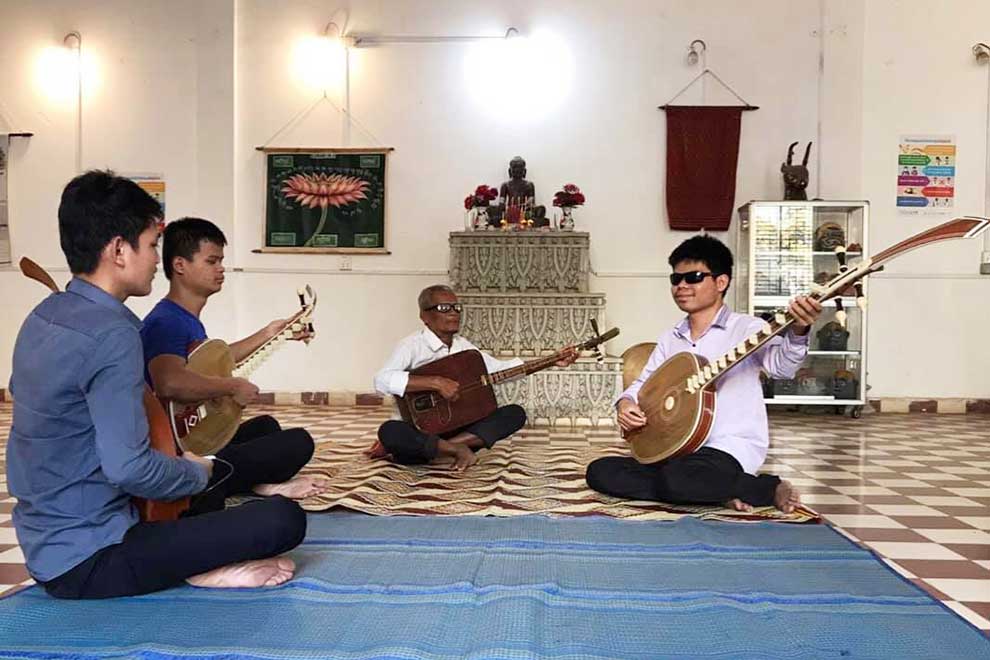 Traditional Khmer culture kept alive at Kampot school