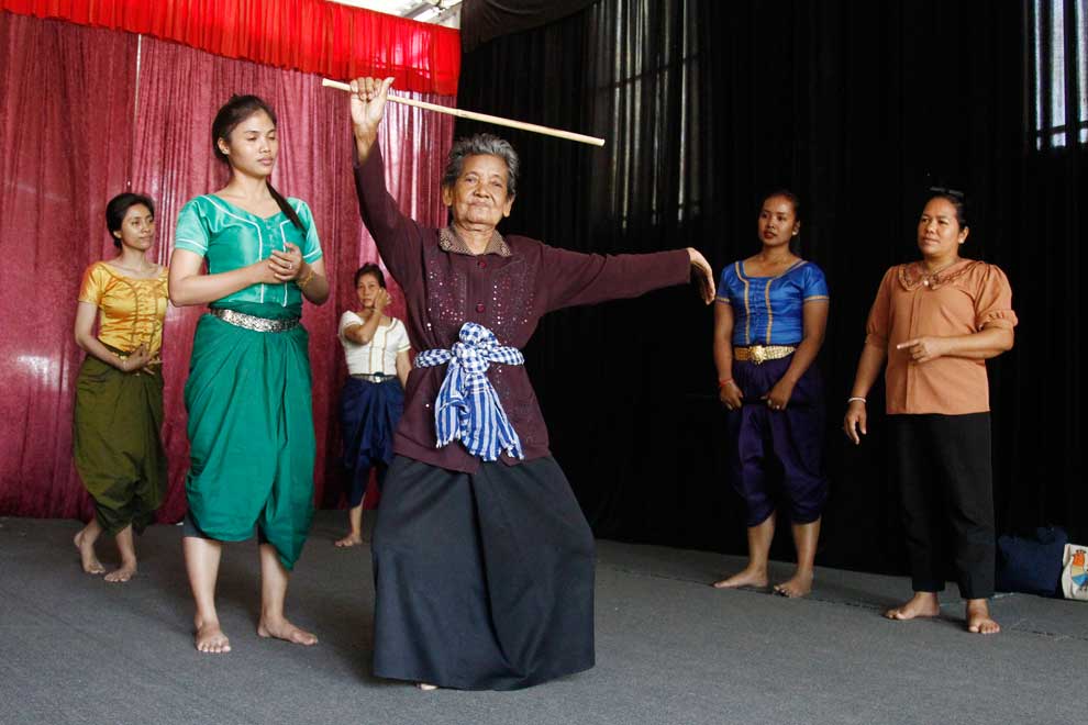 Cambodia revives rich theatrical tradition