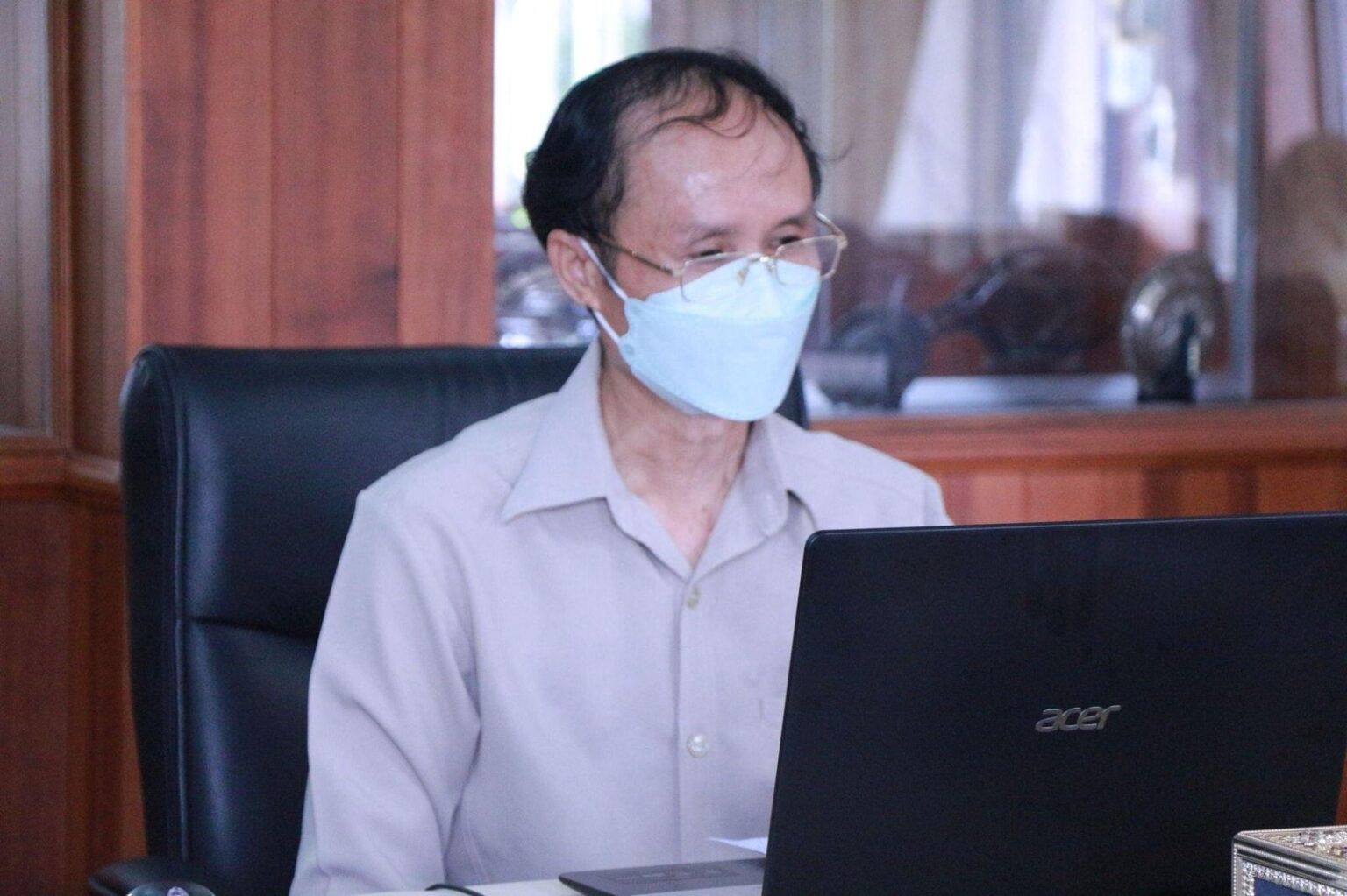 Lao language experts assess current usage