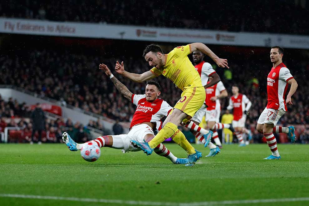 Liverpool demolish Arsenal to boost title bid