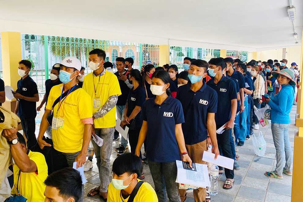 Banteay Meanchey service office picks up pass issuance pace