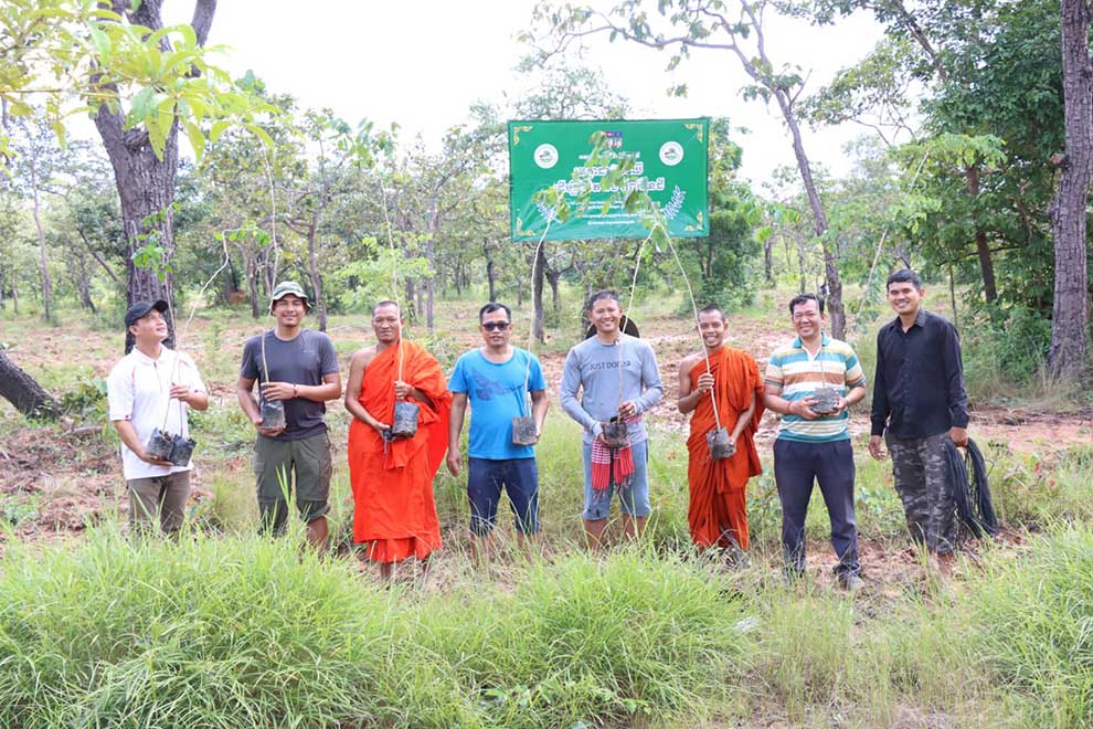 Oddar Meanchey monks
