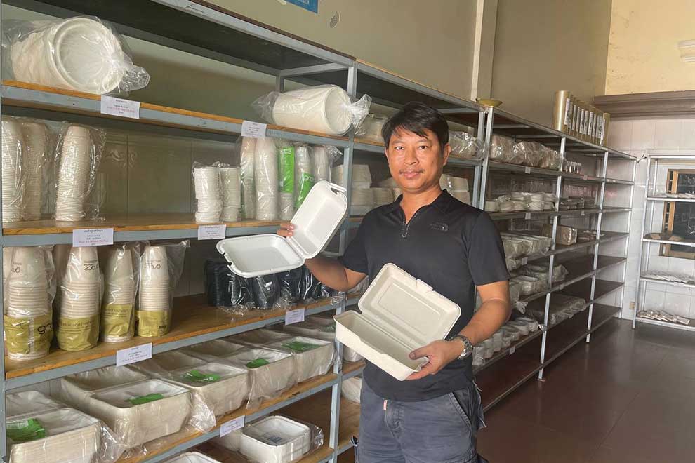 'Plastic surgery': Cambodians tackle waste issue