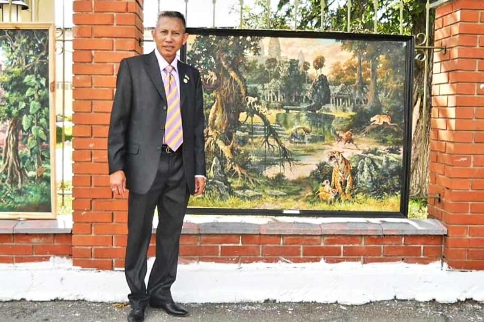 Khmer artist becomes war refugee twice