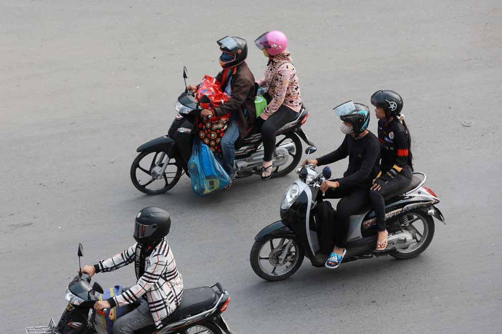 Sar Kheng calls for respect on the roads over holiday