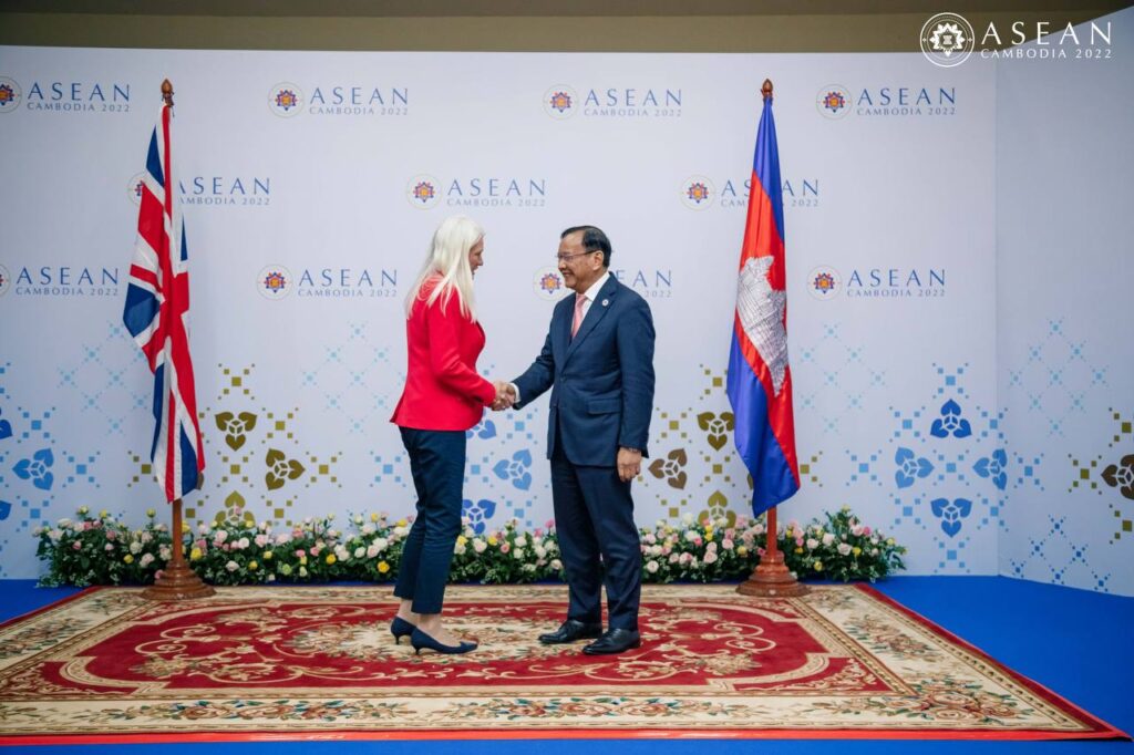 Sokhonn thanks UK for GSP in meeting with UK's Milling on AMM sidelines