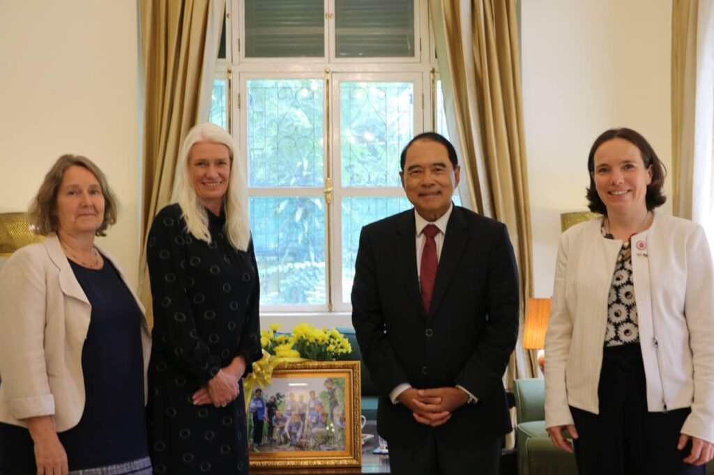 Ly Thuch meets with UK minister about demining assistance