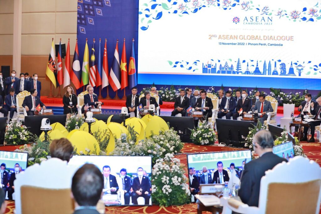 ASEAN 'ideal platform' for addressing global issues
